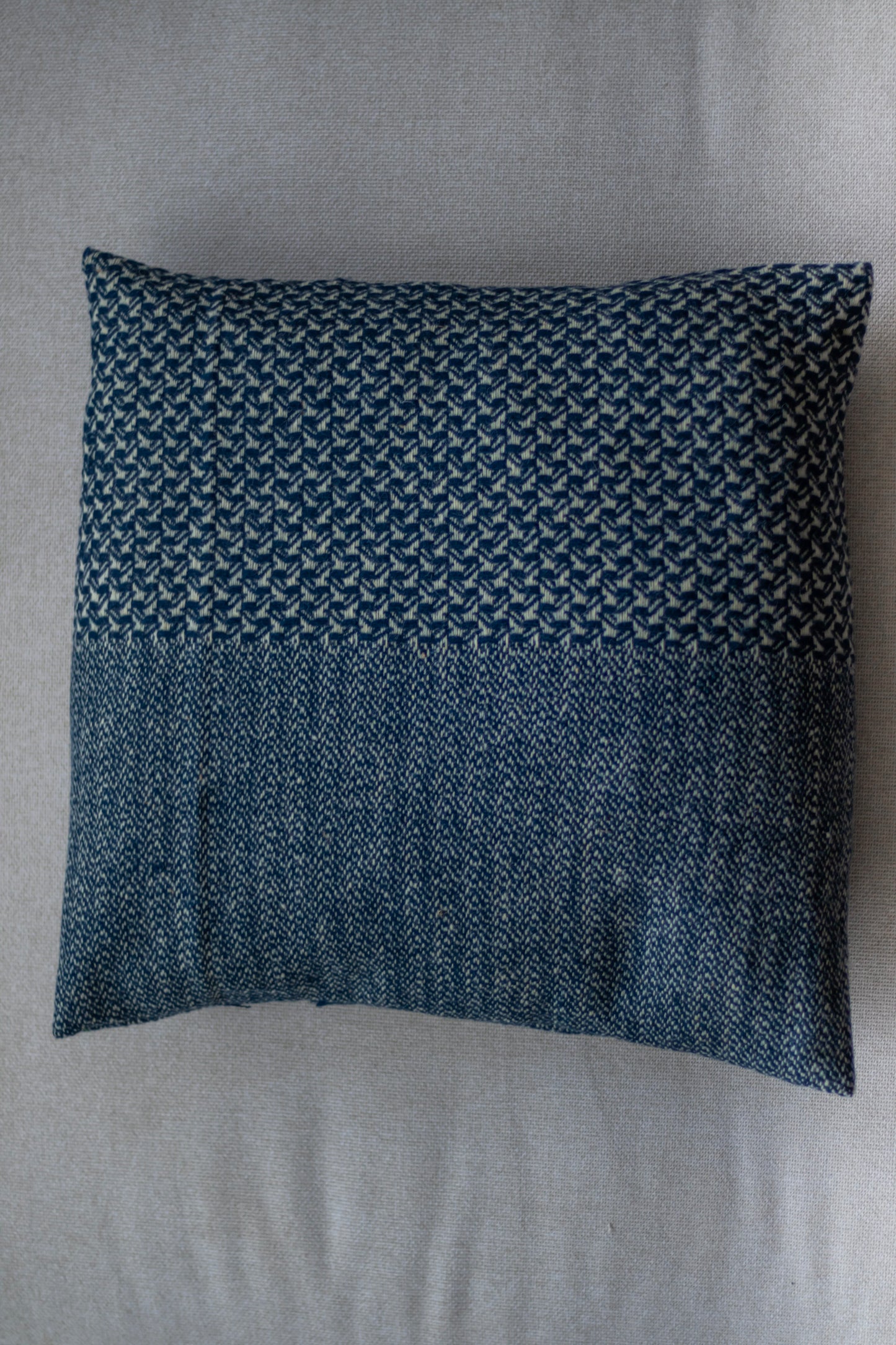 Wollkissen Schwalbe/Wolke, dunkelblau