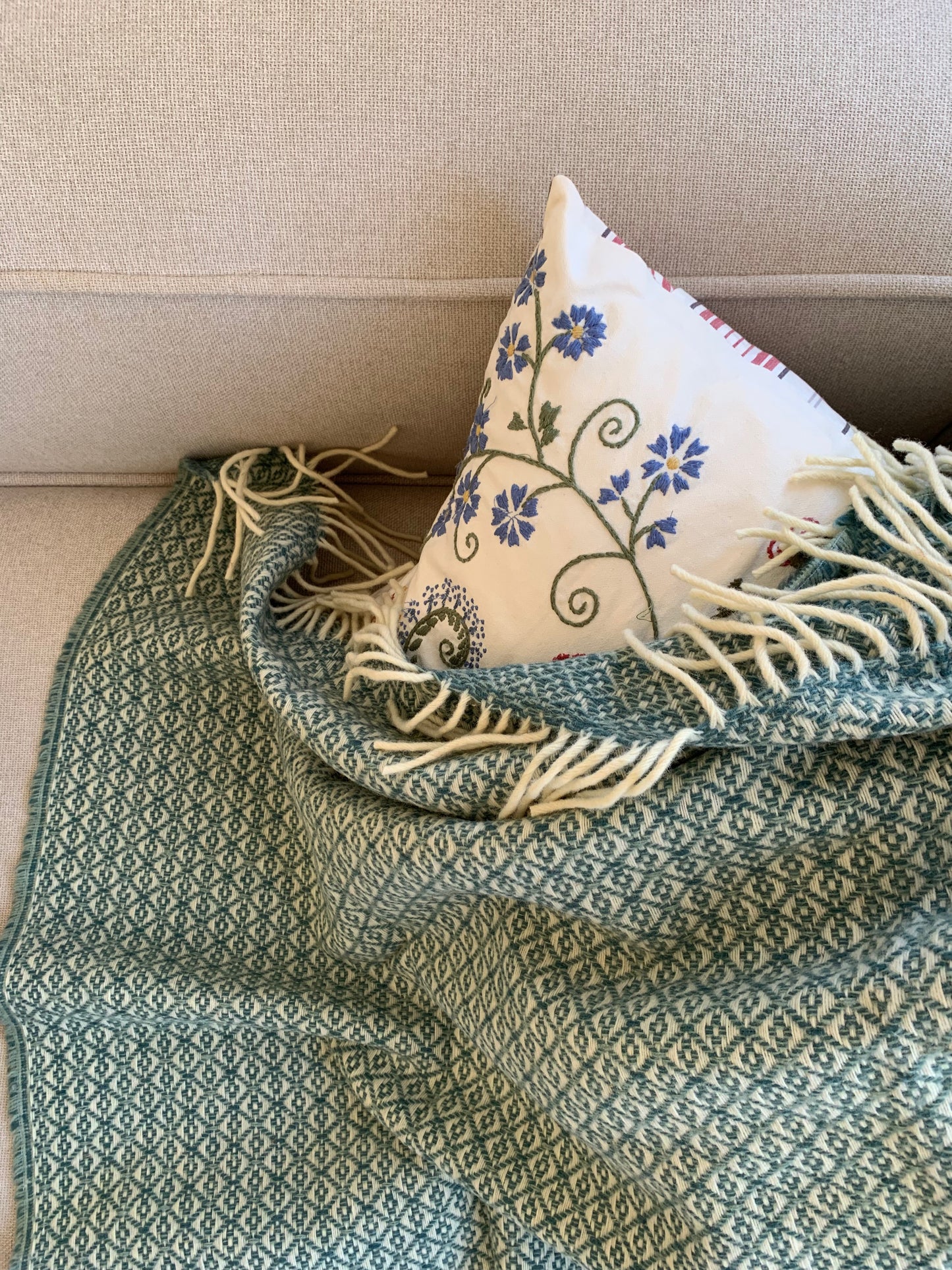 Wolldecke Blume, wasserblau/hellblau